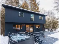 The Quechee Haus: VT Retreat with Outdoor Hot Tub Hotels in Quechee