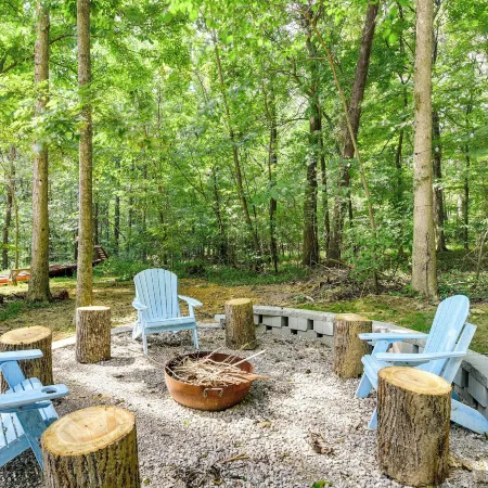 Glasgow Getaway w/ Patio, Fireplace & Grill!