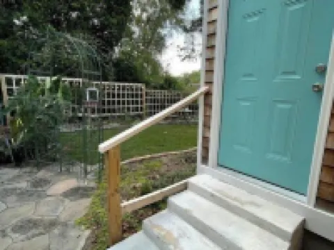 Cheerful 2-bedroom Edenton bungalow getaway Hotels in Edenton