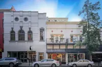 Pet-Friendly Historic Downtown 2BR Loft 1 block from riverwalk, walk everywhere