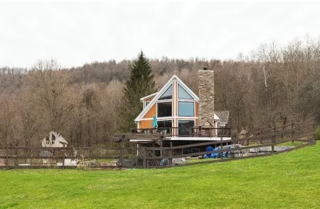 Hot Tub Year Round, Pickleball, Sleeps 10, Seneca Wine Trail Nearby