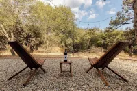 Modern Cabin with Private Jacuzzi - Casa de Manzanita Hotels in Ahwahnee