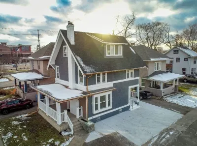 Downtown Delight The Robin Theatre附近的飯店