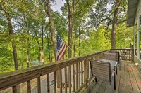 Lake Barkley Home Private Dock, Kayaks, Fire Pit! - chambre d’hôtes