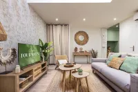 Cozy duplex - patio - sleeps 6 - historic village