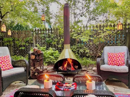 SevenTwenty: Hot Tub under the Stars - Appleton’s Cozy Hideaway