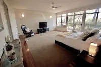 Deckhaus Hepburn Retreat