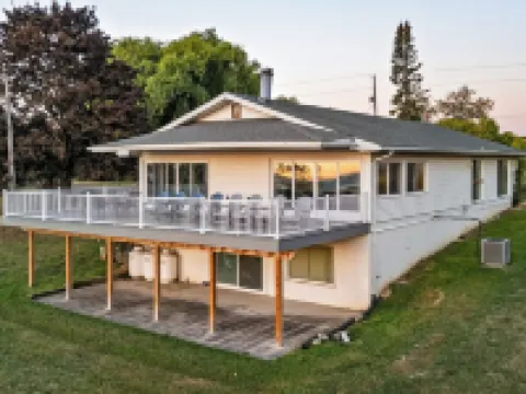 Panoramic Lake View Retreat with Firepit! Centrally Located on Wine Trail! Hotels in Yates County