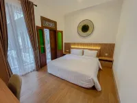 Gee Villas Yogyakarta Hotell i Balecatur