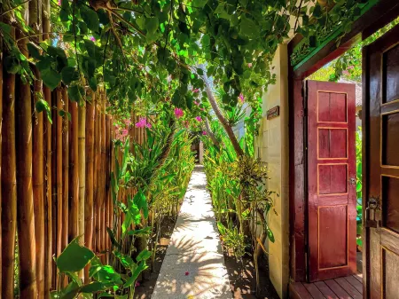 Pera One Villas Отели рядом с достопримечательностью «Gili Trawangan Turtle Hatchery»