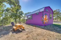Whimsical Cabin w/ Grill < 4 Mi to Lake Brownwood! - 3-Star