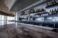 Holiday Inn CHARLESTON-RIVERVIEW by IHG - bar