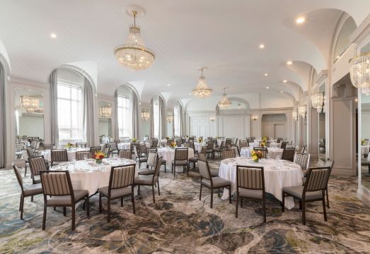 웨스틴 노바 스코티안의 고급 객실 또는 수영장