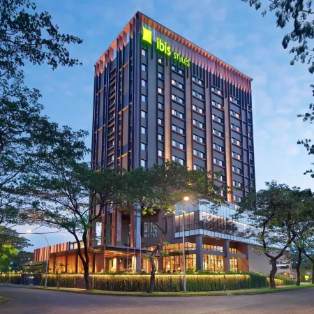 Ibis Styles Serpong BSD City Отели рядом с достопримечательностью «Торговый центр Teraskota BSD»