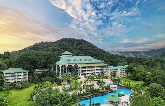 甘博阿雨林保育區酒店