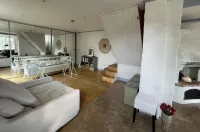 2 Bed House Sleeps 4 with Garden & Free Parking Hotels in Ronneby