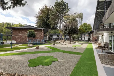 Interurban Suites Hotel Отели в г. Брин Маур-Скайуэй