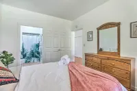 Cozy & Relaxing Eloy Apartment w/ Pool Access - Holiday Apartments