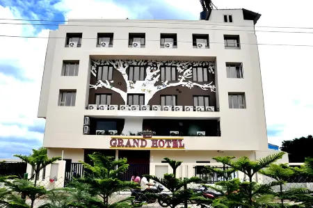 Lumbinis Grand Hotel Отели в г. Гулбарга
