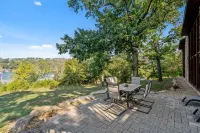 Stunning Lake Views and Private Hot Tub - Rustic Escape