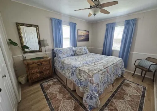 Cozy and Clean steps from the beach. Gulf views <3