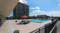 Sunset Beach Oasis: Panoramic Gulf Views, Dual Suites, Sleeps 6, Huge Balcony! - Private Pools