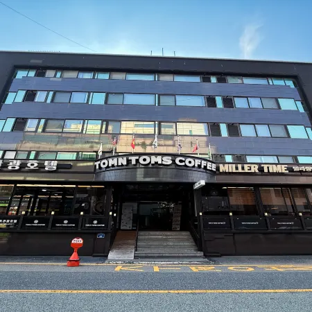 Mokpo Family Tourist Hotel Отели рядом с достопримечательностью «Железнодорожная станция Мокпо»