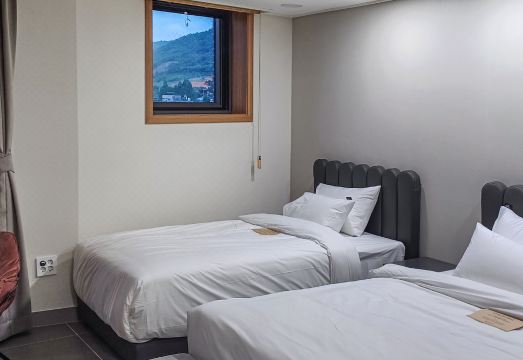 신축 호텔 내부