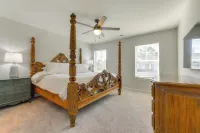 Townhome w/ Pool! 7 Mi to Ocean Isle Beach - 3 estrellas