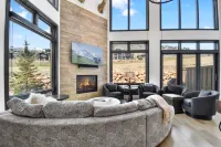 Walk to Skiing, Exceptional Juniper Landing 4 BR, Private Hot Tub, Golf Course Views, Outdoor Pool