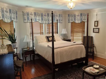 Magnolia House Bed & Breakfast