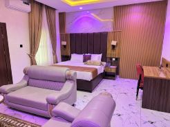 Silver Gate Hotel and Suites