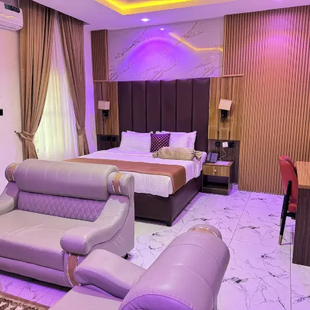 Silver Gate Hotel and Suites