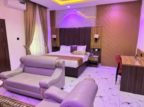 Silver Gate Hotel and Suites