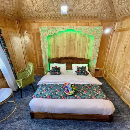 The Apollo 11 Heritage Luxury Houseboat