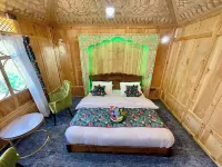 The Apollo 11 Heritage Luxury Houseboat