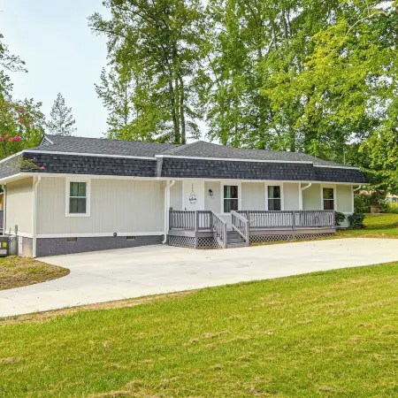 Private Deck & Yard: Home 3 Mi to Dtwn Sanford!
