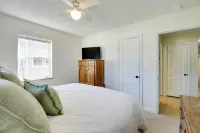 Walk to Ritter Park: Renovated Home Near Marshall! - 2-Star