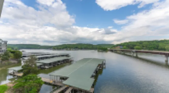 Boat Slip, 3 Pools, Golf, Ozarks Ampitheater, & Amazing Lake Views at the 13mm Big Niangua