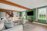 Guys Head Cottage Hotels in Spalding