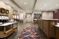 Hampton Inn and Suites Seattle/Renton - breakfast