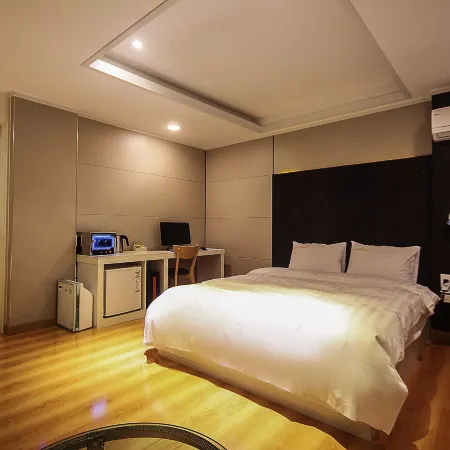 Hotel River