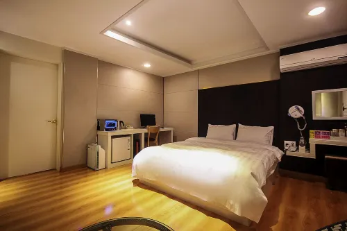 Hotel River