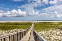 Dauphin Island Condo w/ Pool, Balcony & Ocean View - Beach