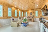 Charles Town Home w/ Private Pool & Hot Tub - 3 estrellas