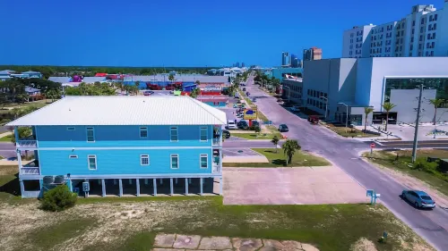 Boardwalk Beach Hangout In the Heart of Gulf Shores!Lower Unit A