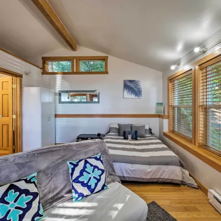 Puget Sound Escape Private Beach and Oversized Deck