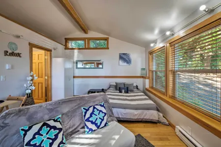 Puget Sound Escape Private Beach and Oversized Deck