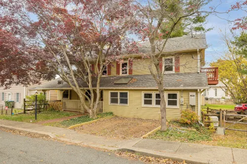 Updated Getaway w/ Sauna & Yard in Bloomsbury!