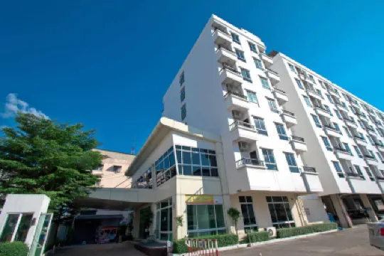 The Royalbee Aparthotel